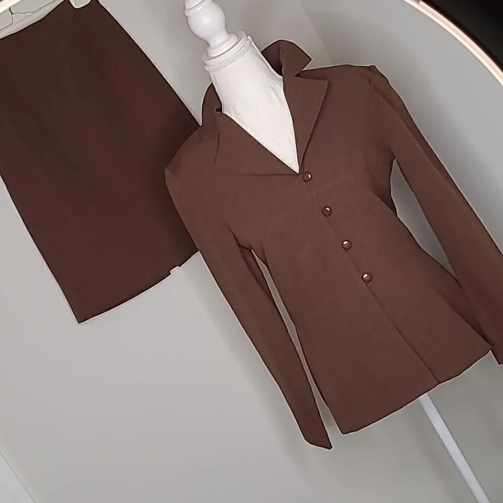 Spago sz 6 brown jacket and skirt
